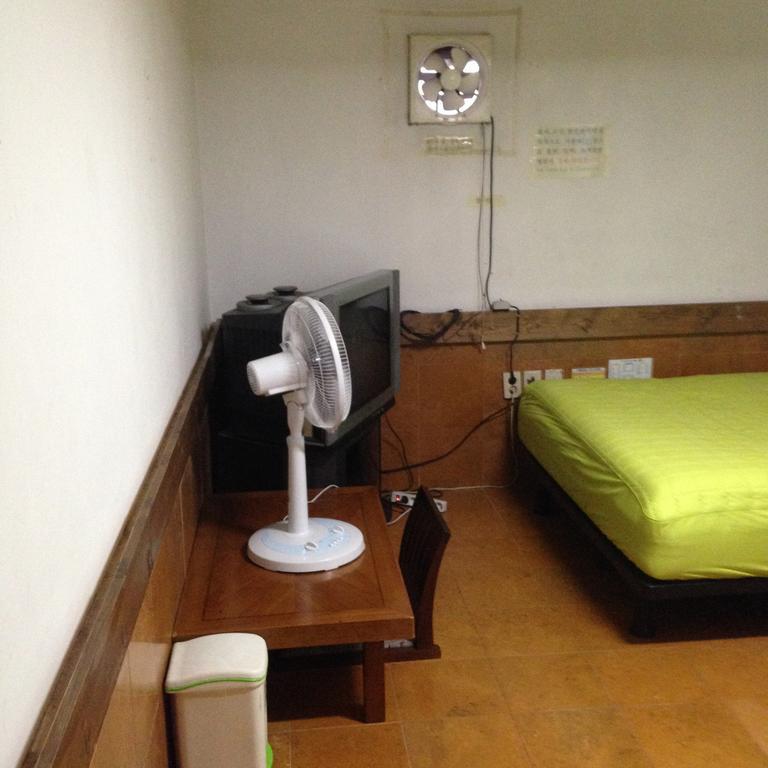 Itaewon Land Spa & Guesthouse Сеул Стая снимка
